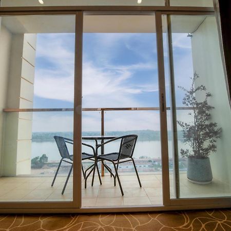 St Hotel Wattay Airport 비엔티안 외부 사진