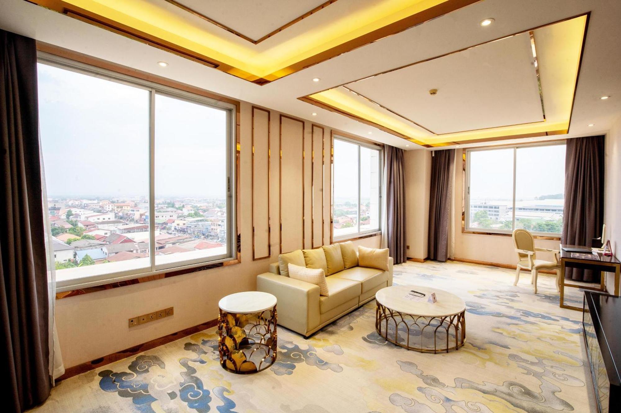 St Hotel Wattay Airport 비엔티안 외부 사진